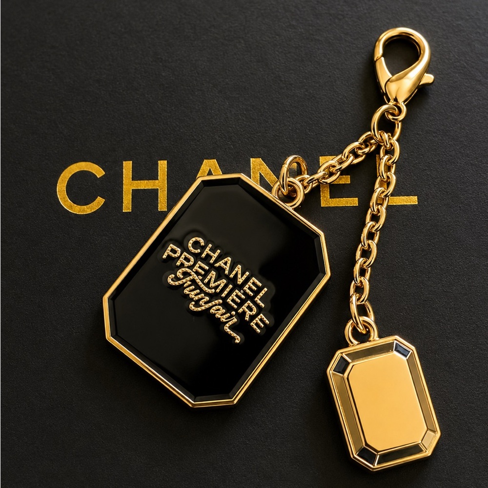New Without Tag CHANEL Premiere Noir & Gold Keychain or Purse Charm GWP